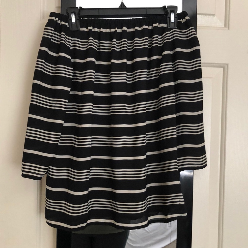 3/$10 Cynthia Rowley Off the Shoulder Top Sz M